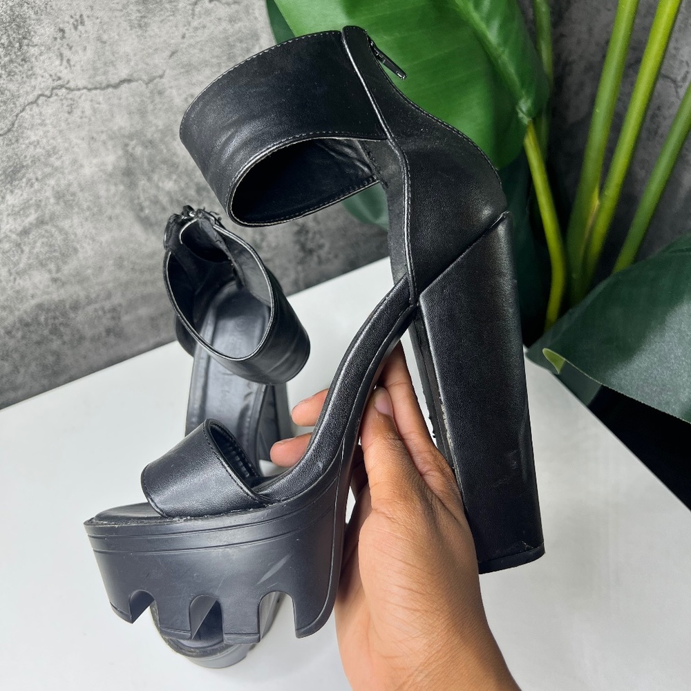 Fashion Nova (Wild Diva) Black Chunky Sole Heels